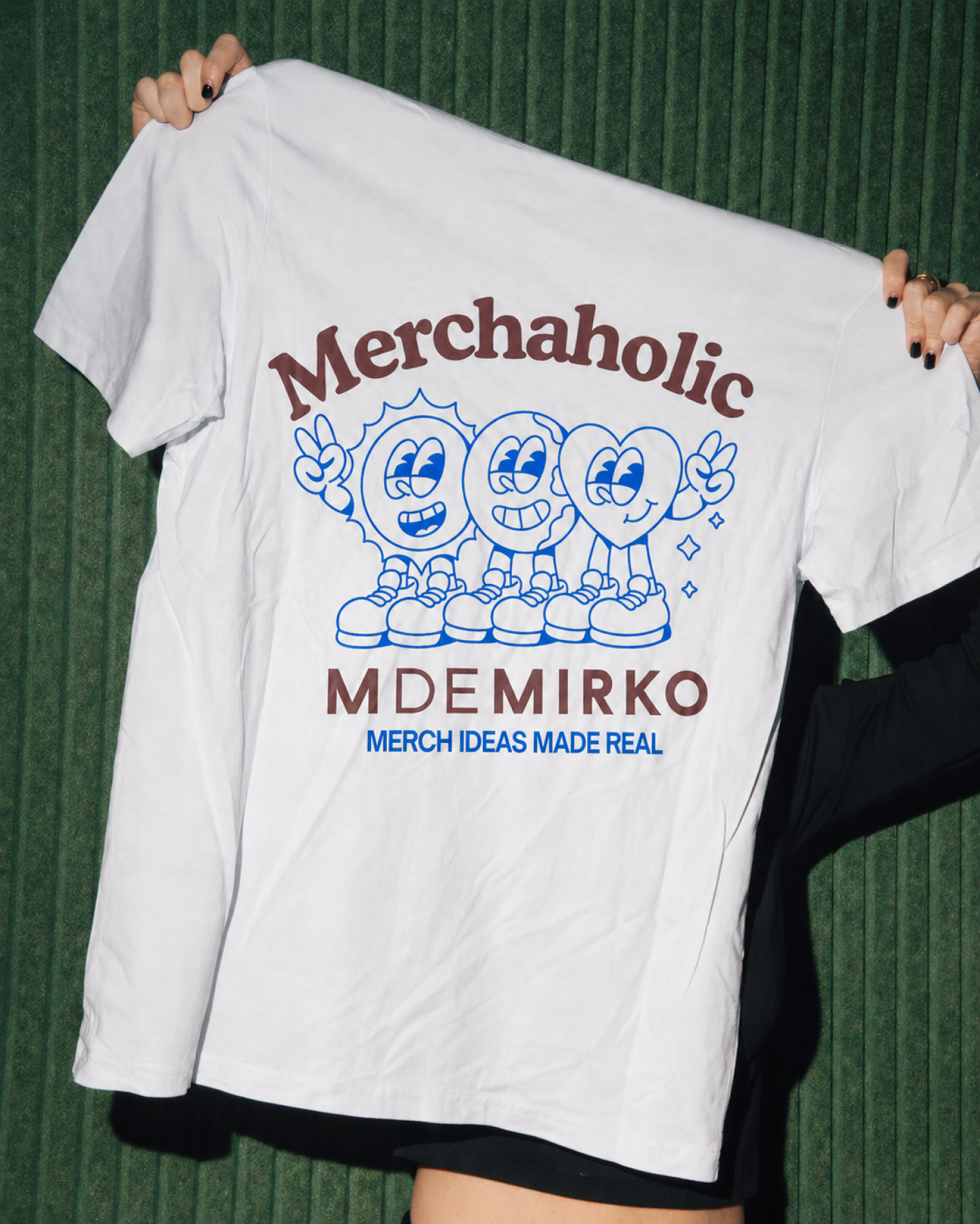 Camiseta Merchaholic — M de Mirko